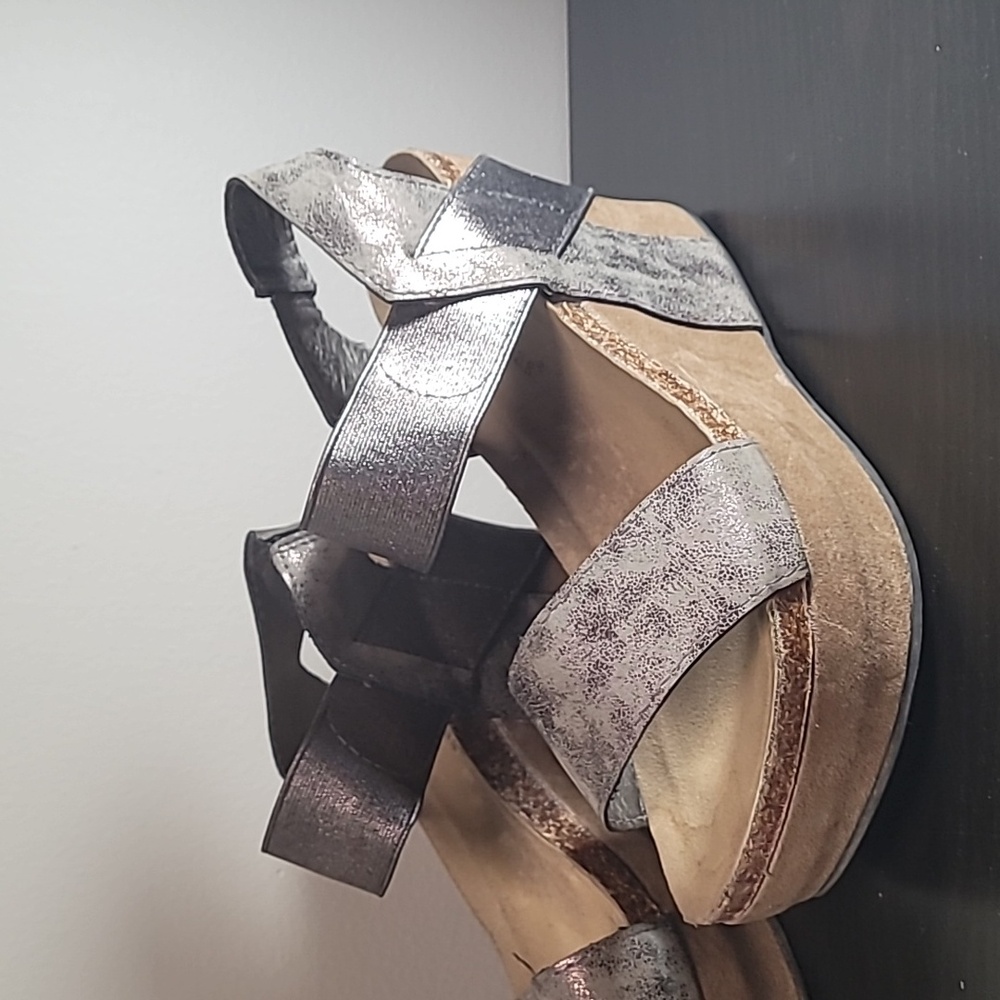 Pierre Dumas wedge sandals size 8